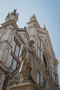foto estatua de dante en florencia